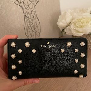 Kate Spade New York Serrano Place Pearl Stacy Wallet | Black grained leather